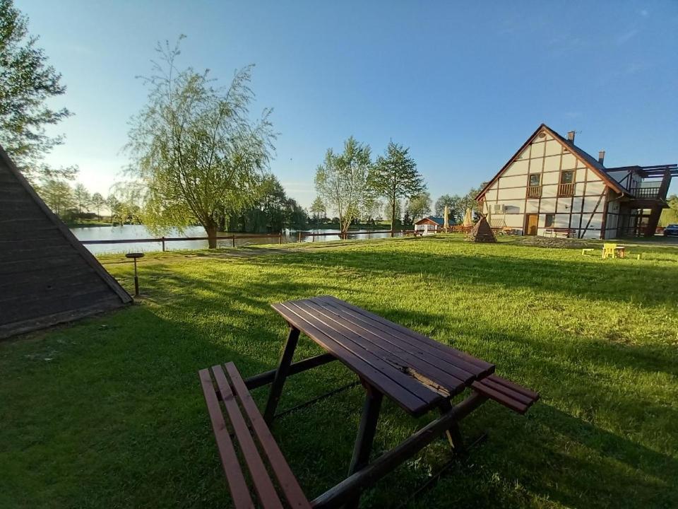 Отель Restauracja Teo Cieszkow Экстерьер фото